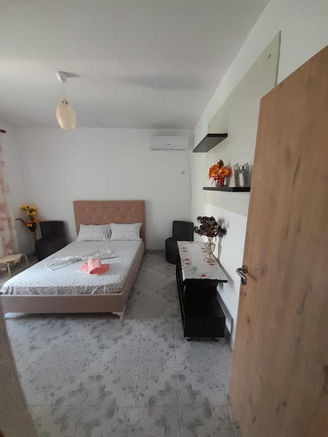 Mona'S Guesthouse Саранде Екстериор снимка