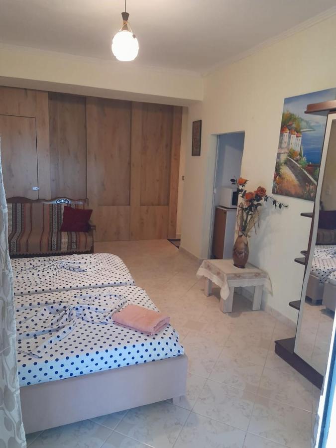 Mona'S Guesthouse Саранде Екстериор снимка