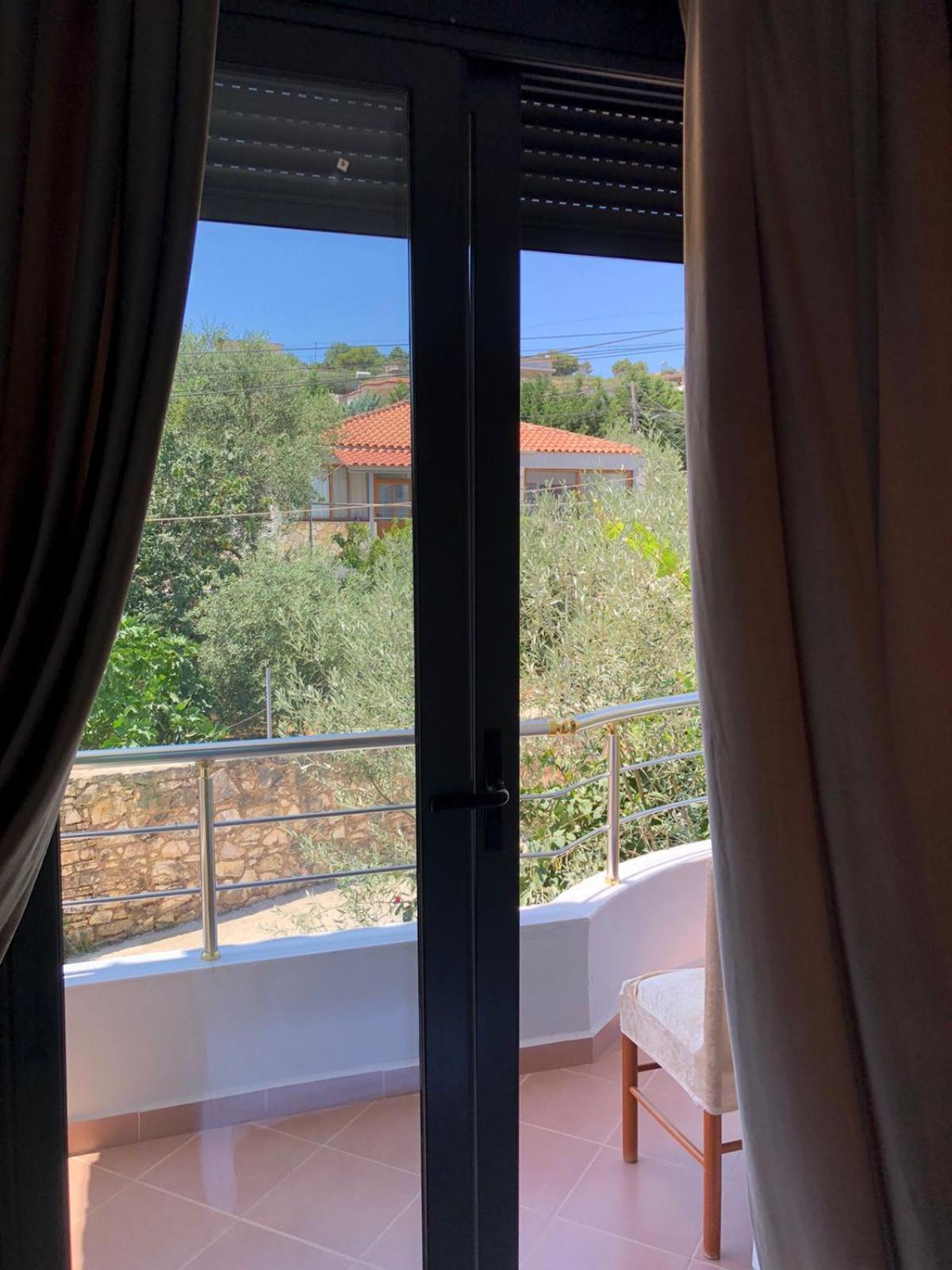 Mona'S Guesthouse Саранде Екстериор снимка