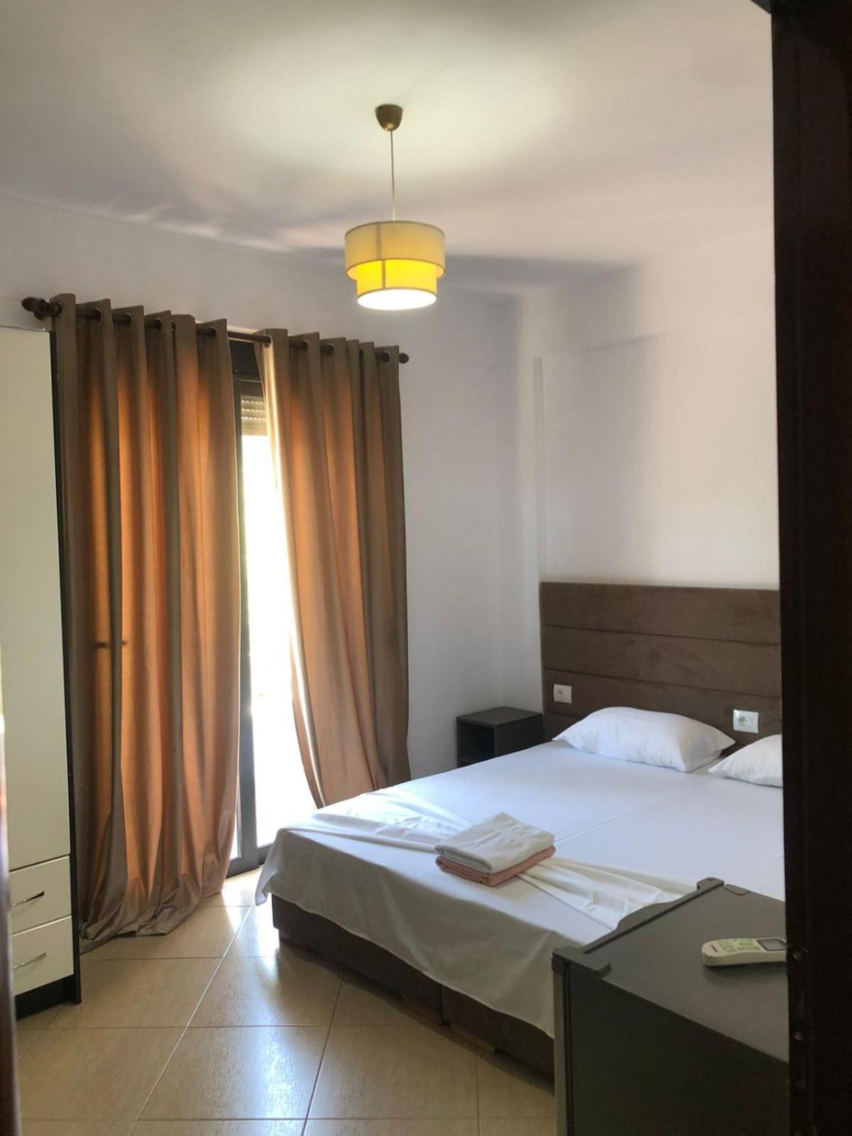 Mona'S Guesthouse Саранде Екстериор снимка