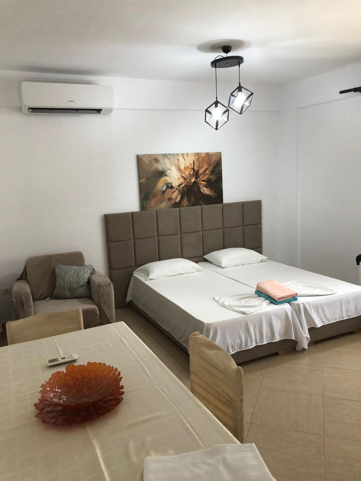 Mona'S Guesthouse Саранде Стая снимка